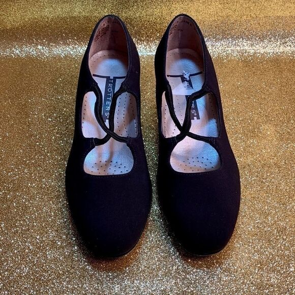 Black Trotters Size 5.5 with 1.5” Heel - Picture 1 of 4
